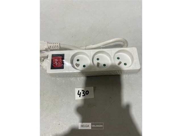 5x stekkerblok van 3 met schakelaar - afbeelding 1 van  3