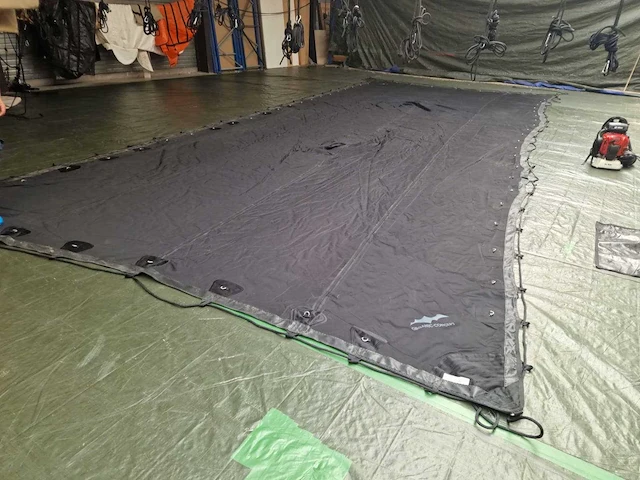 5x12m zwarte stretch tentzeil - afbeelding 2 van  3