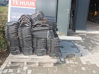6 afrasteringen met 6 voeten, onderdelen kleine stelling, 3 dekzeilen, 4-delige alu hangstelling, 8 rollen isolatie knauf, 4 gedeeltelijke paletten dakpannen, 16 euro paletten, lichte palletstelling met 3 kopsteunen en 12 dwarsbalken - afbeelding 10 van  25