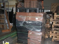 6 afrasteringen met 6 voeten, onderdelen kleine stelling, 3 dekzeilen, 4-delige alu hangstelling, 8 rollen isolatie knauf, 4 gedeeltelijke paletten dakpannen, 16 euro paletten, lichte palletstelling met 3 kopsteunen en 12 dwarsbalken - afbeelding 1 van  25