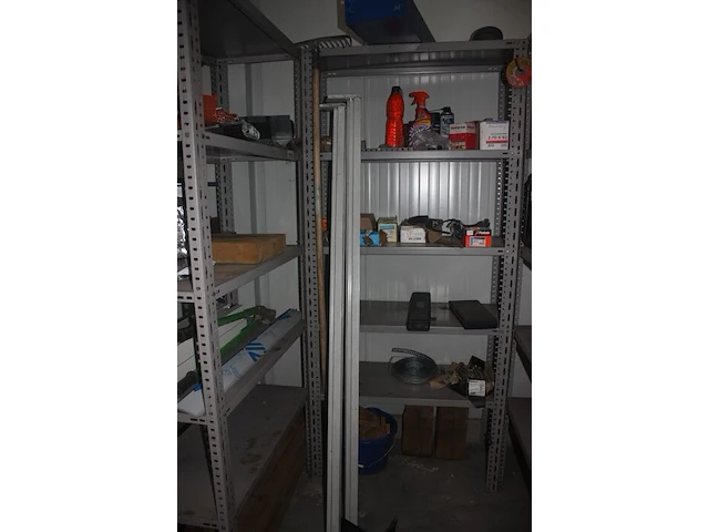 6 afrasteringen met 6 voeten, onderdelen kleine stelling, 3 dekzeilen, 4-delige alu hangstelling, 8 rollen isolatie knauf, 4 gedeeltelijke paletten dakpannen, 16 euro paletten, lichte palletstelling met 3 kopsteunen en 12 dwarsbalken - afbeelding 15 van  25
