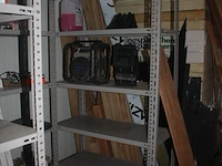 6 afrasteringen met 6 voeten, onderdelen kleine stelling, 3 dekzeilen, 4-delige alu hangstelling, 8 rollen isolatie knauf, 4 gedeeltelijke paletten dakpannen, 16 euro paletten, lichte palletstelling met 3 kopsteunen en 12 dwarsbalken - afbeelding 16 van  25
