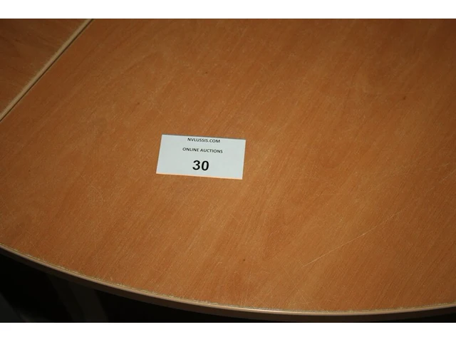 6-delige vergadertafel, 5 stoffen vergaderstoelen, 6 stoffen vergaderstoelen, planningbord, 2 wandversieringen (103,104,105,106,107) - afbeelding 3 van  10