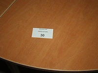 6-delige vergadertafel, 5 stoffen vergaderstoelen, 6 stoffen vergaderstoelen, planningbord, 2 wandversieringen (103,104,105,106,107) - afbeelding 3 van  10