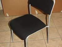 6-delige vergadertafel, 5 stoffen vergaderstoelen, 6 stoffen vergaderstoelen, planningbord, 2 wandversieringen (103,104,105,106,107) - afbeelding 5 van  10