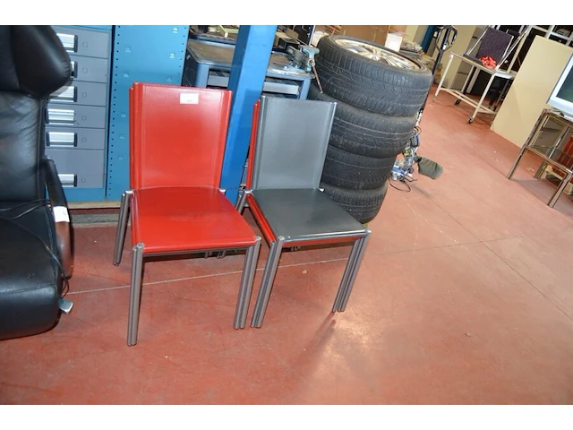 6 design stoelen effezeta (4 rood, 2 grijs) - afbeelding 1 van  6