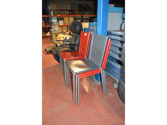 6 design stoelen effezeta (4 rood, 2 grijs) - afbeelding 2 van  6
