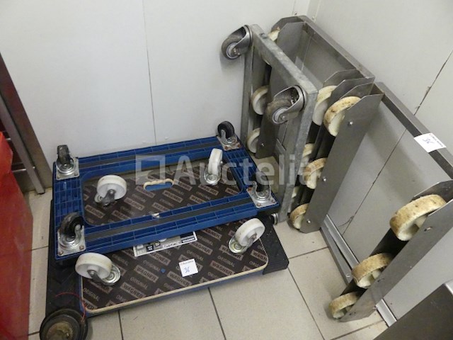 6 dienbladen op diverse wielen - afbeelding 1 van  5