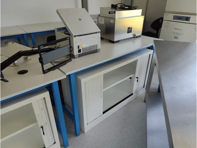 6 div formica schrijftafels - afbeelding 7 van  8