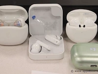 6 diverse earpods, zonder kabels, werking niet gekend - afbeelding 2 van  3