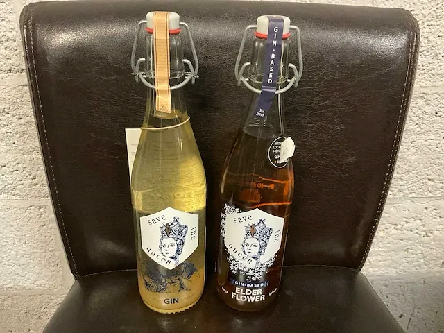 6 diverse flessen gin save the queen - afbeelding 1 van  3