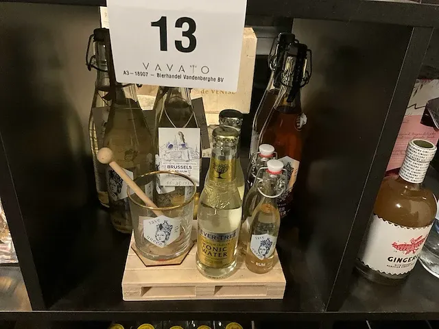 6 diverse flessen gin save the queen - afbeelding 3 van  3