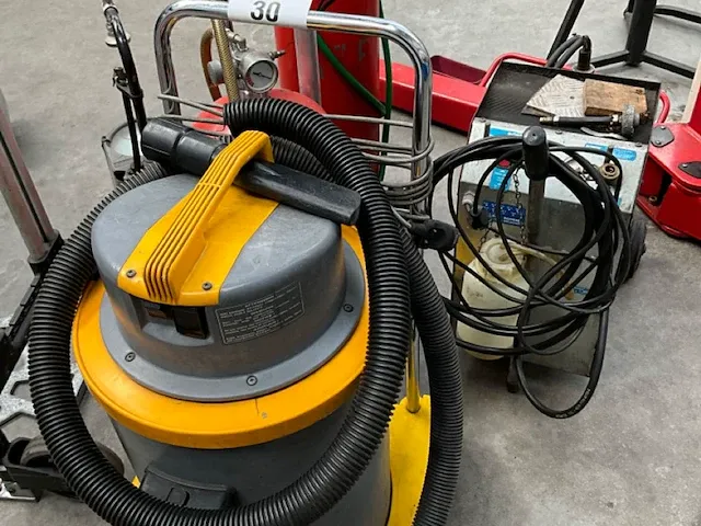 6 diverse garage toebehoren - afbeelding 2 van  5