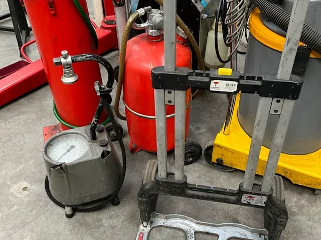 6 diverse garage toebehoren - afbeelding 5 van  5