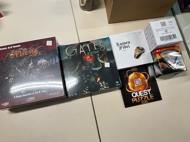 6 diverse gezelschapspellen guillotine games, renegade, welt - afbeelding 1 van  6