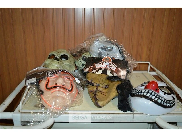 6 diverse halloween maskers - afbeelding 1 van  5