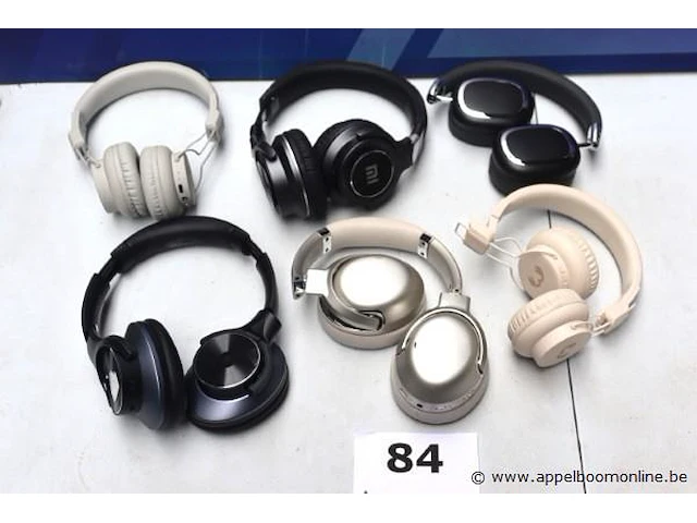 6 diverse hoofdtelefoons - afbeelding 1 van  3