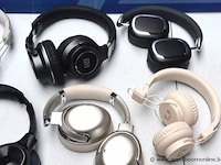 6 diverse hoofdtelefoons - afbeelding 3 van  3