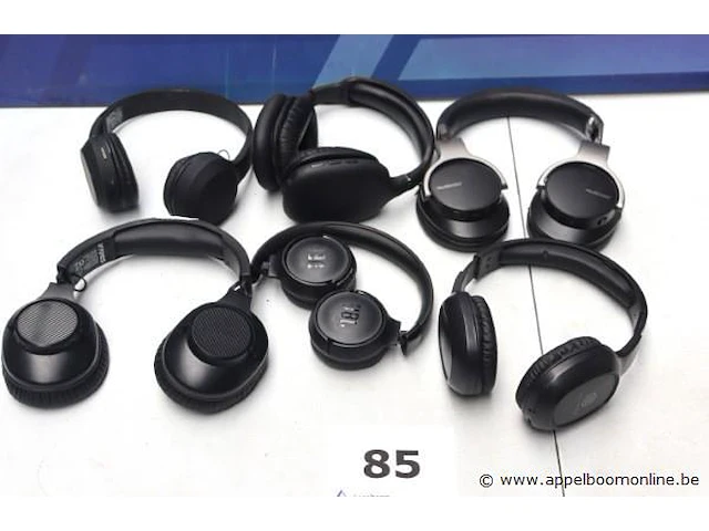 6 diverse hoofdtelefoons - afbeelding 1 van  3