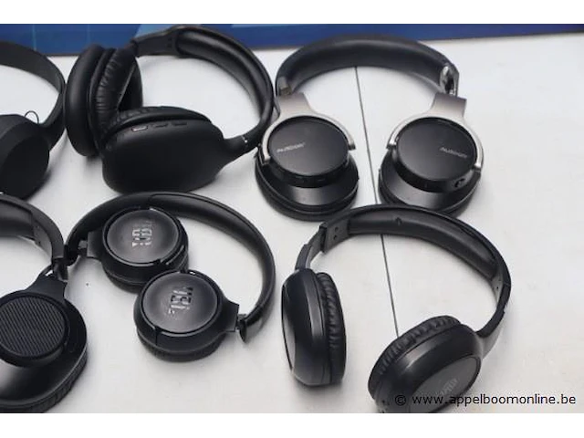 6 diverse hoofdtelefoons - afbeelding 2 van  3