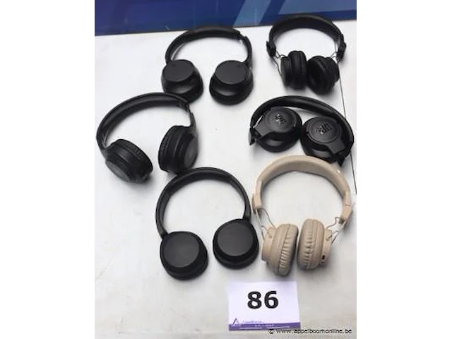 6 diverse hoofdtelefoons - afbeelding 1 van  3