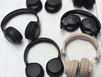 6 diverse hoofdtelefoons - afbeelding 1 van  3