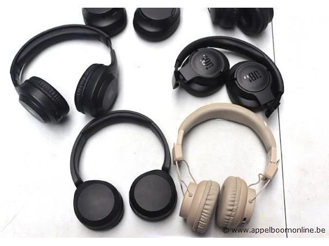 6 diverse hoofdtelefoons - afbeelding 3 van  3