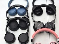 6 diverse hoofdtelefoons - afbeelding 1 van  3