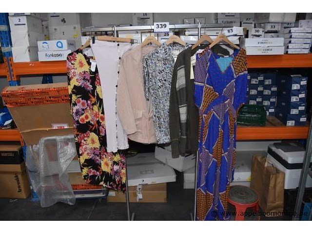 6 diverse kledingstukken diverse maten - afbeelding 1 van  4