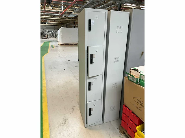 6 diverse lockerkasten en dossierkasten - afbeelding 5 van  16