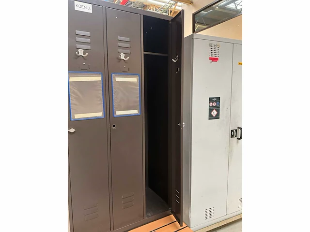 6 diverse lockerkasten en dossierkasten - afbeelding 11 van  16