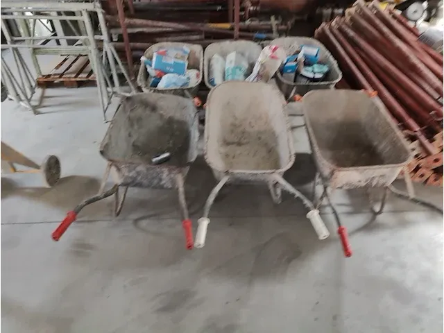 6 diverse metalen kruiwagens - afbeelding 2 van  4