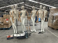 6 diverse paspoppen hans boodt. + diverse accessoires