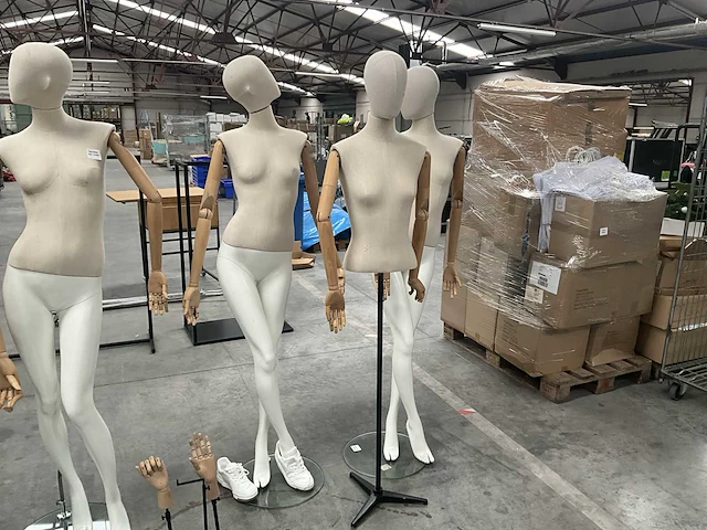 6 diverse paspoppen hans boodt. + diverse accessoires - afbeelding 7 van  14
