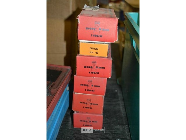 6 doosjes met nietjes - afbeelding 1 van  2