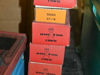 6 doosjes met nietjes - afbeelding 1 van  2