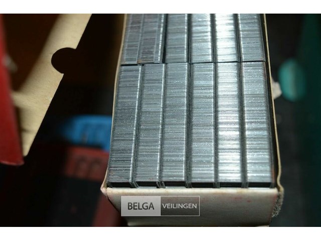 6 doosjes met nietjes - afbeelding 2 van  2