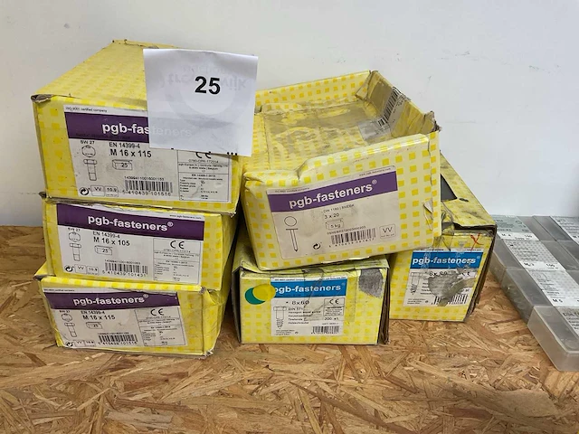 6 dozen diverse bouten - afbeelding 1 van  5