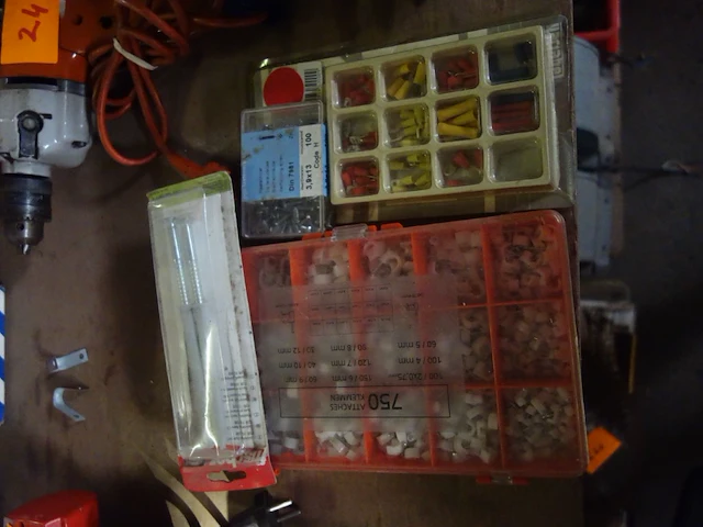 6 dozen met diversen - afbeelding 4 van  4