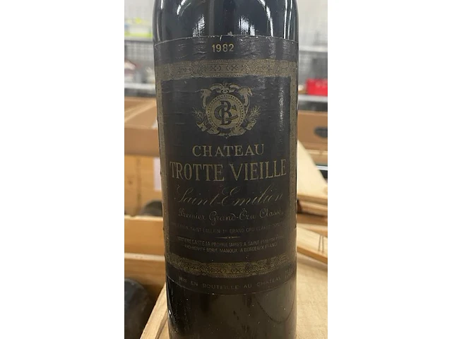 6 flessen château trotte vieille st emilion, 1982 - afbeelding 1 van  2