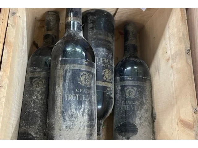 6 flessen château trotte vieille st emilion, 1982 - afbeelding 2 van  2