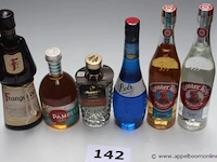 6 flessen sterke drank - afbeelding 1 van  2