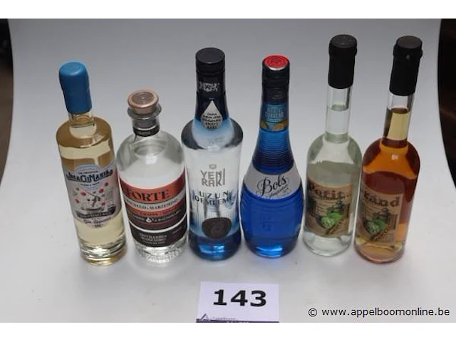 6 flessen sterke drank - afbeelding 1 van  3