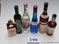 6 flessen sterke drank - afbeelding 1 van  3