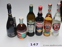 6 flessen sterke drank - afbeelding 1 van  3