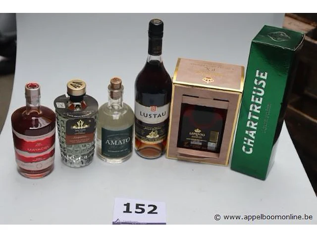 6 flessen sterke drank - afbeelding 1 van  3