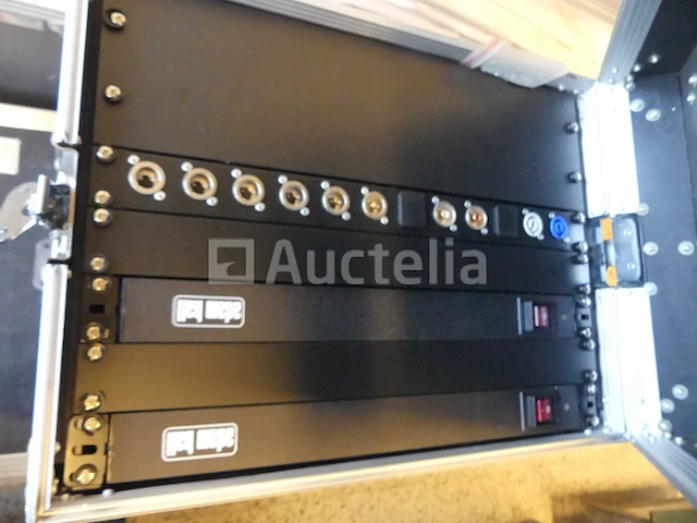 6 flightcases en inhoud - afbeelding 6 van  10