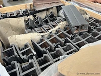 6 houten bakken inh. partij div. dakpannen - afbeelding 5 van  6