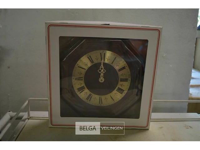6 houten klokken - afbeelding 1 van  3