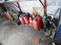 6 jerrycans, sproeier, 8 kegels, diversen (zie detail) - afbeelding 7 van  7